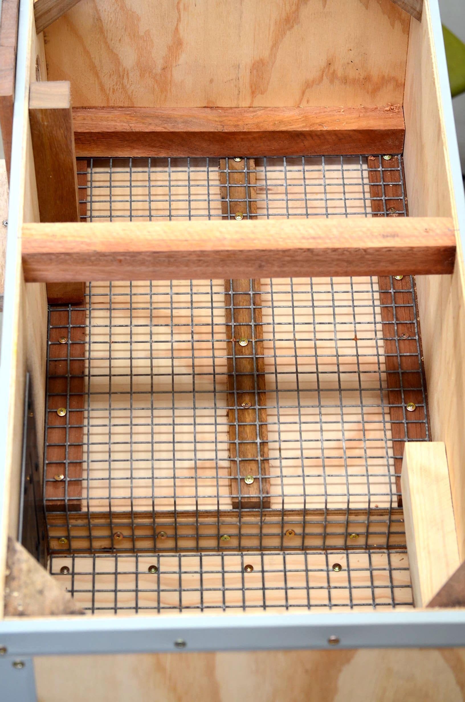 nestbox-macaw-nest-boxes-nesting-material-philip-brauer-parrot-supplies-australia-2